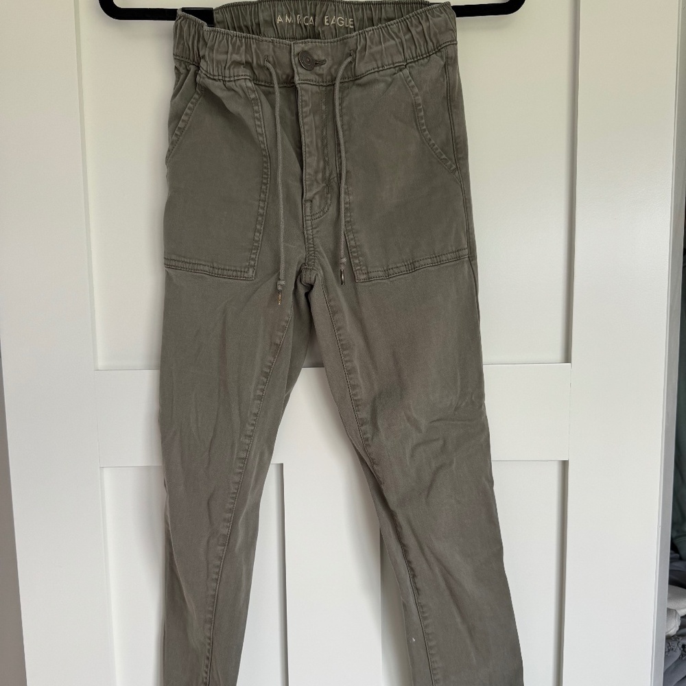 American Eagle Jogger Style Cargo Pants